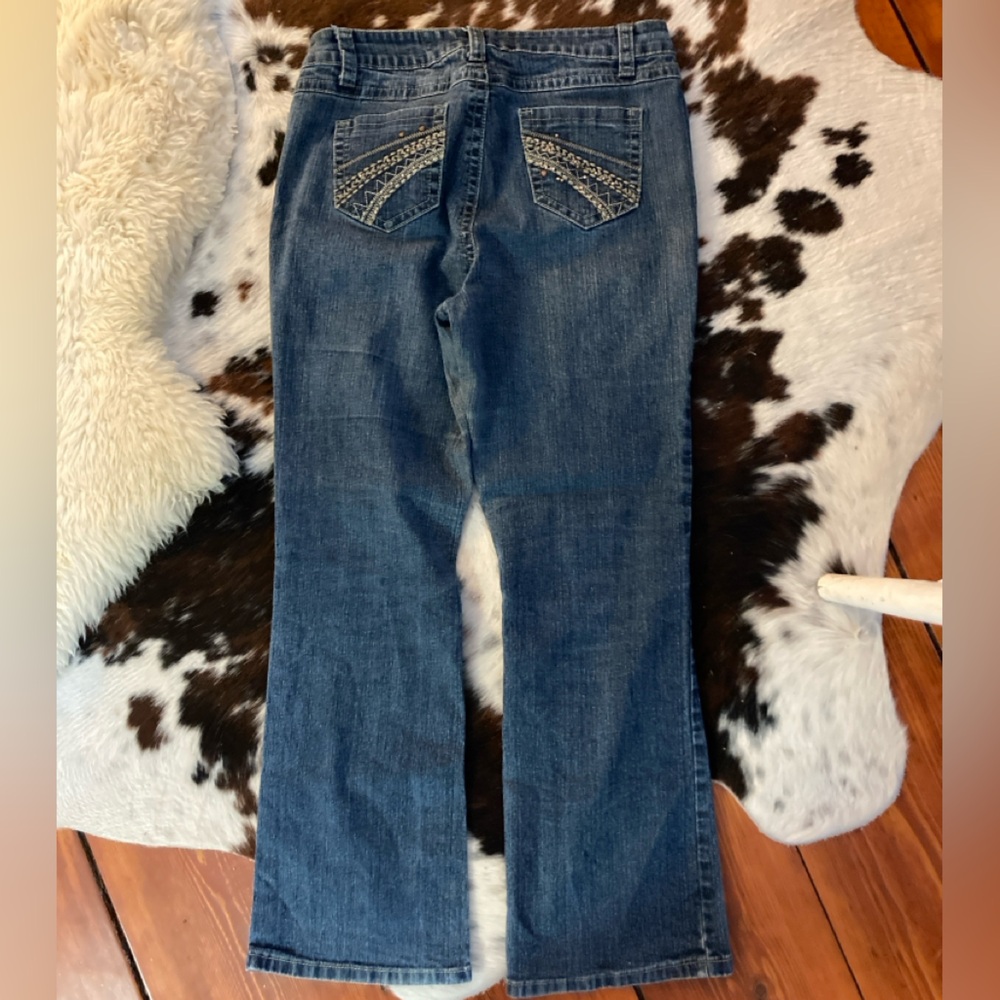Roz & Ali Petite 12 Comfort Stretch Straight Leg Embellished Back Pocket Jeans - Picture 6 of 7